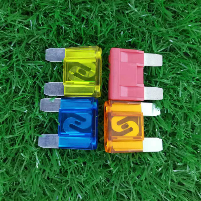전기 차량과 5G 통신 모듈을 위한 DC80V 60Amp 자동차 블레이드 퓨즈