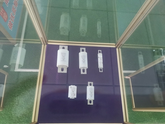 고전압 자동차 퓨즈 DC30KA DC는 퓨즈에 300 Amp 헤브 퓨즈 볼트를 녹입니다